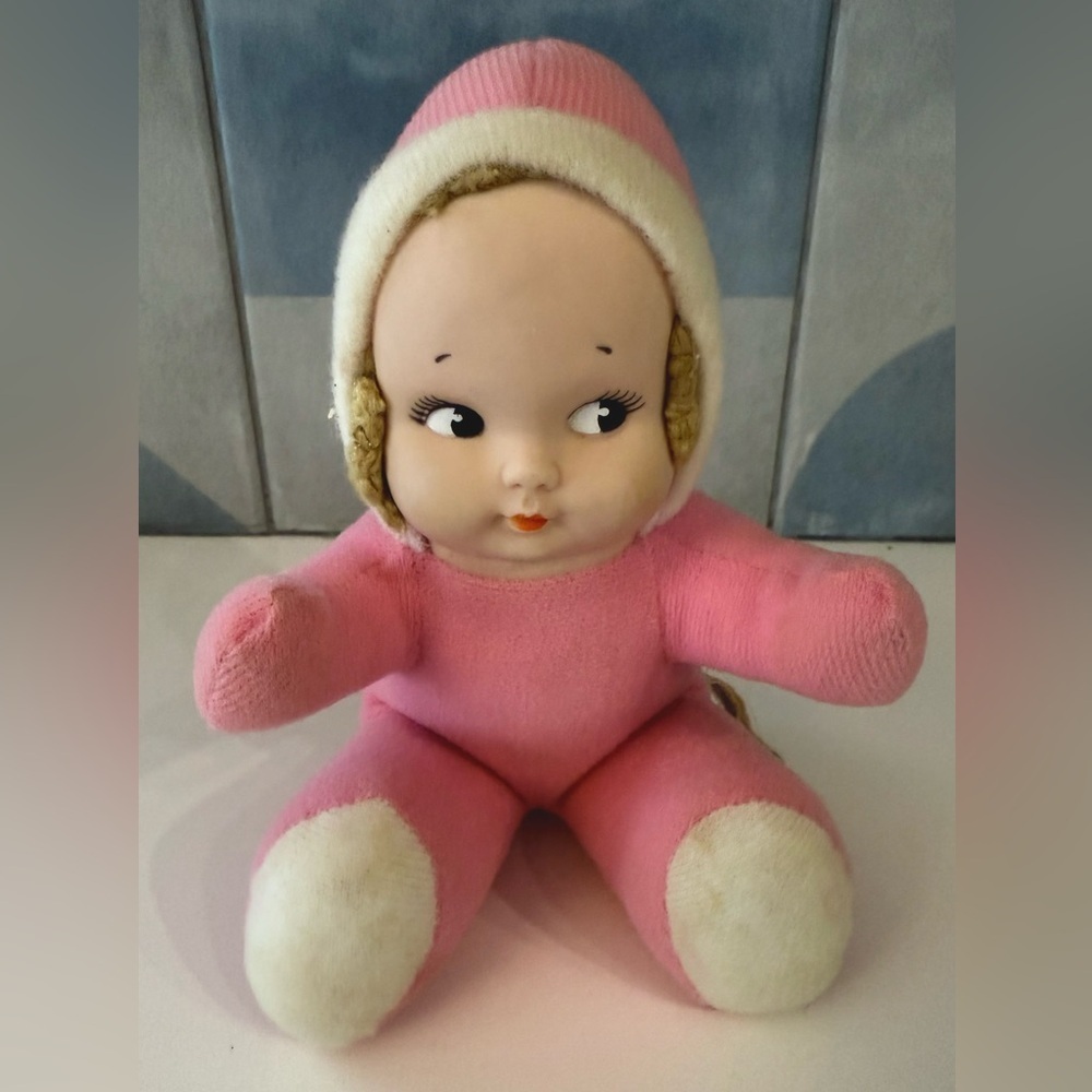 50s knickerbocker kewpie pink stuffie. Plastic face, blonde vintage. - Picture 4 of 5